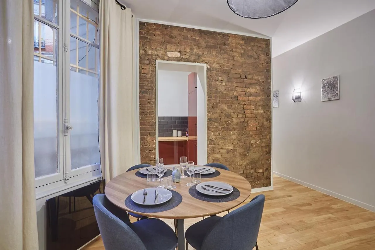 Apartment Center Of Paris By Studio Prestige