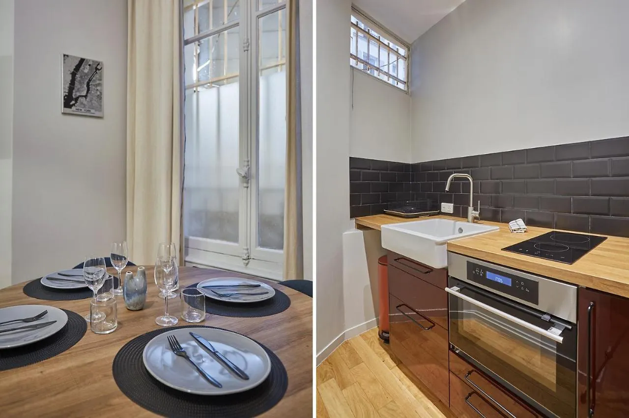 Apartment Center Of Paris By Studio Prestige